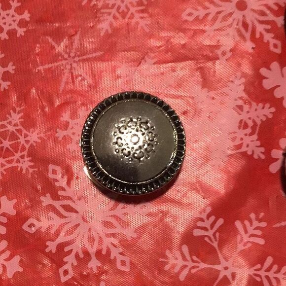 Vintage button covers from Noni New York set of 5 - Picture 5 of 7